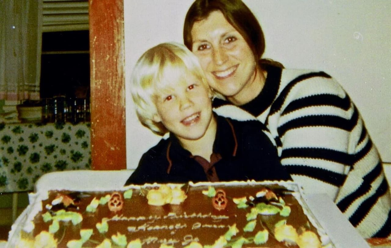 mom and joe halloween cake